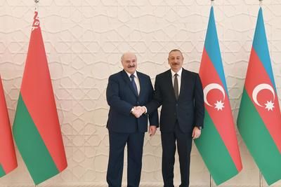 Лукашенко поздравил Ильхама Алиева с победой на выборах