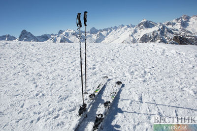 Лавина заблокировала горнолыжную трассу на курорте в Сочи