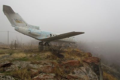 Заброшенный Аштарак: разрушенные парк развлечений, конезавод и самолет