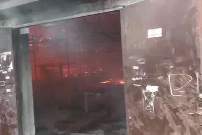 Крупный пожар охватил рынок в Кабардино-Балкарии