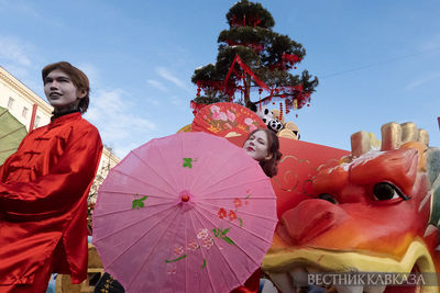 Китайский Новый год в Москве: драконы, львы и красные фонарики на улицах