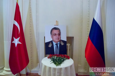 Памятный бюст послу РФ в Турции Андрею Карлову открыли в Москве
