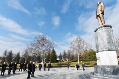 Ильхам Алиев посетил памятник Гейдару Алиеву и Аныткабир в Анкаре