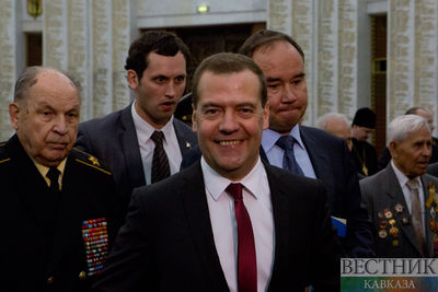 Дмитрий Медведев прокатился на комбайне &quot;Кирюша&quot;