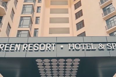 Кинологи ищут взрывчатку в отеле международного класса на Ставрополье