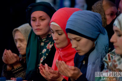 Российские мусульмане вознесли молитву за блокадницу, скончавшуюся после задержания по обвинению в краже масла