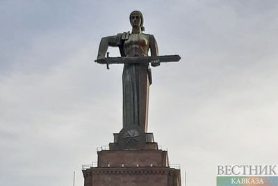 В Ереване появился памятник Амазаспу Бабаджаняну