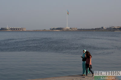 Рабочие упали в Каспийское море на буровой установке острова Гум, есть жертва - СМИ