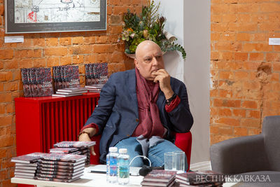 Презентация книги “Особенности жизни больших городов“ Аддиса Гаджиева