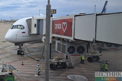 Самолет в аэропорту