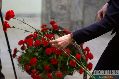 Цветы на Черный январь