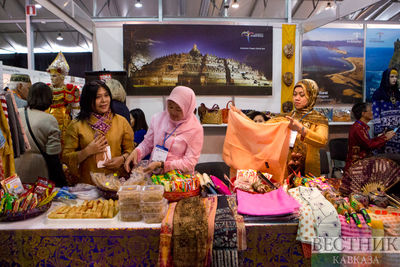 Продавцы выставки Халяль