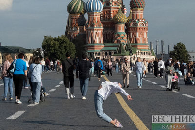 Туристы на Красной площади в Москве
