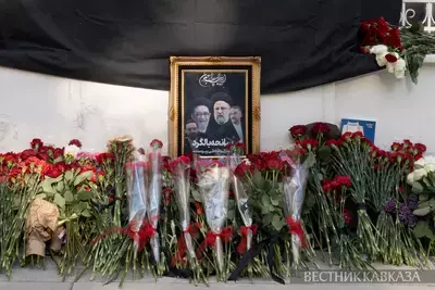 Цветы у посольства Ирана