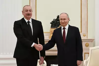 Российский лидер поздравил президента Азербайджана с Днем независимости