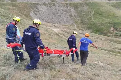 Девушка сорвалась с 50-метровой скалы в Крыму