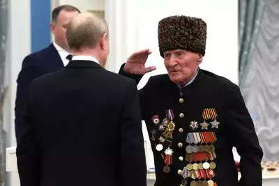 Путин наградил столетнего ветерана ВОВ из Дагестана звездой Героя России