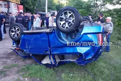 Падение машины в реку убило двух человек в Карачаево-Черкесии