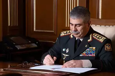 Глава Минобороны Азербайджана едет в Минск к коллегам 