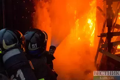 В Азове тушат масштабный пожар