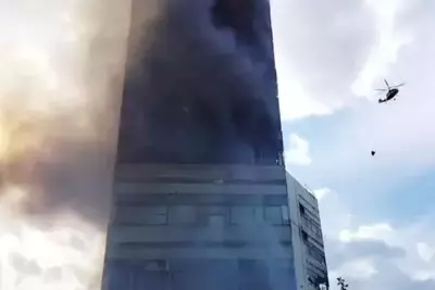 В подмосковном Фрязино уже горит семь этажей восьмиэтажки