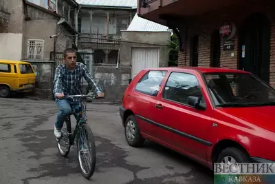 Мопеды и мотоциклы пустят на выделенные полосы в Тбилиси