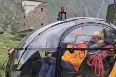 Спасатели в КБР не могут добраться до терпящего бедствие альпиниста