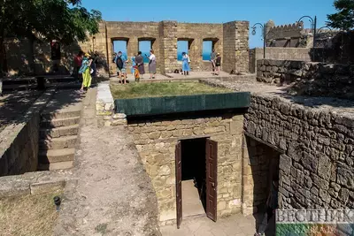 В крепости Нарын-кала археологи нашли ханский сервиз