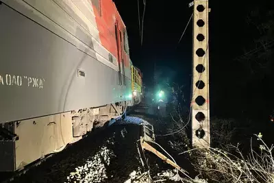 Поезд врезался в столб на Кубани