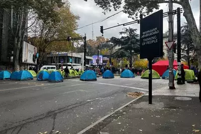 Обстановка в Тбилиси сегодня: оппозиция продолжает протест