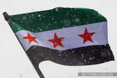 Новый сирийский флаг на посольстве Сирии в Москве