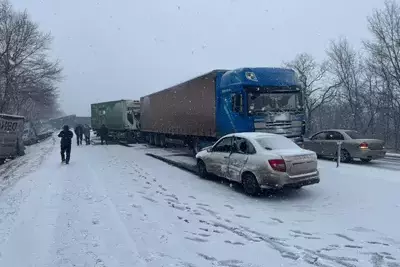 Участок трассы «Кавказ» перекрыли на Ставрополье из-за снегопада