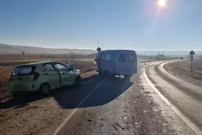 Микроавтобус с пассажирами попал в аварию на Ставрополье