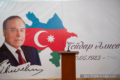 Плакат ко дню памяти Гейдара Алиева