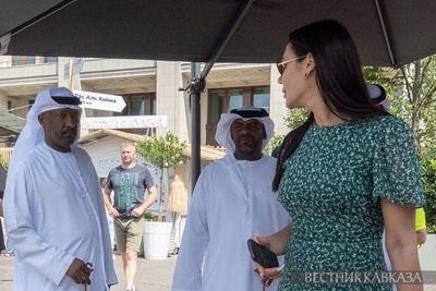 Араб и девушка