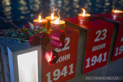 Акция “Линия памяти“ на Крымской набережной в Москве