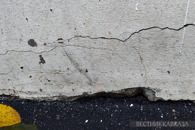Трещина на доме