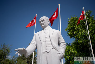 Памятник Ататюрку