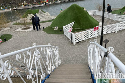 Остров Гуливеров на озере в Железноводске