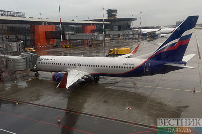 Самолет в аэропорту