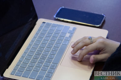 Руки на клавиатуре