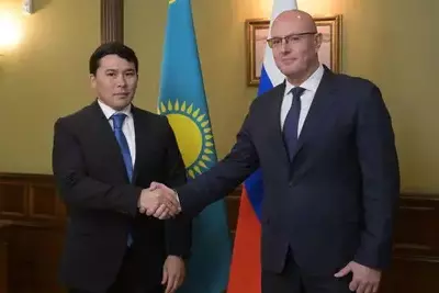 Встреча министра туризма и спорта Казахстана Ербола Мырзабосынова и вице-премьера России Дмитрия Чернышенко