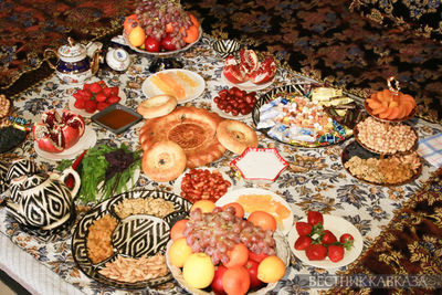 Праздничный стол на Навруз