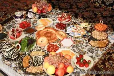 Праздничный стол на Навруз