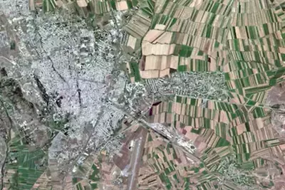 Вид из космоса на второй по величине город Армении Гюмри