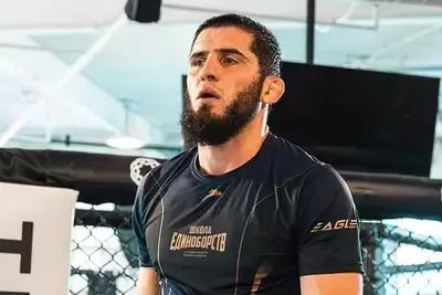 Ислам Махачев