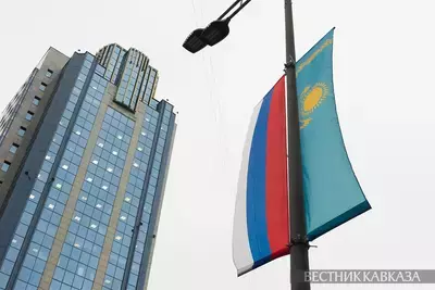 Флаги на улицах Москвы в преддверии госвизита президента Казахстана Токаева