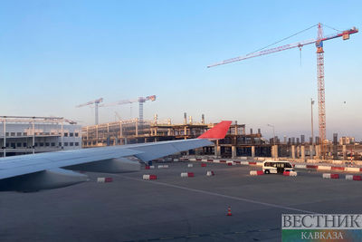 Самолет в аэропорту