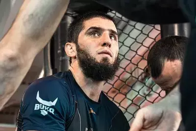 Ислам Махачев