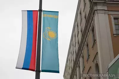 Флаги на улицах Москвы в преддверии госвизита президента Казахстана Токаева